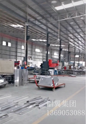 佛山(shān)铝單(dan)板廠(chǎng)傢(jia)9号車(che)间