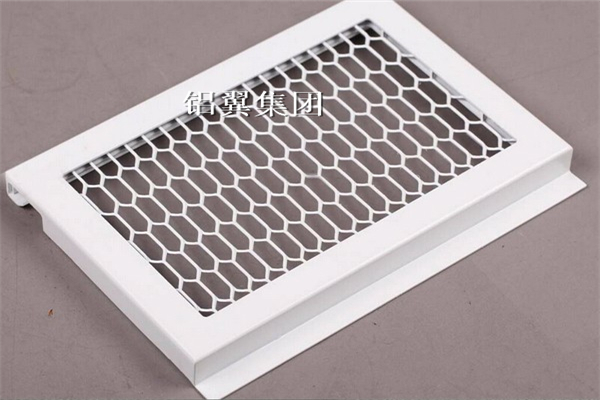 拉网铝單(dan)板